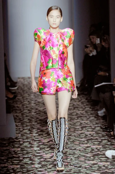 Look 10